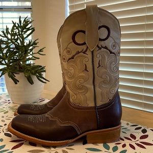 Square toe, three-tone cowboy boot.
